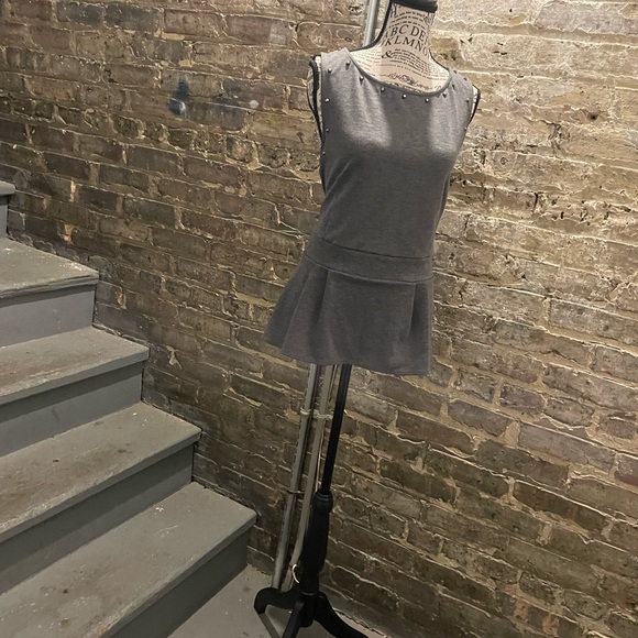 Target Gray Wide Shoulder Top w/Waist Ruffle & Hardware Accents Size XL - Picture 6 of 7